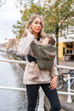 ByKay - Draagzak - Click Carrier Classic - Moss Green -Aanbiedingen BIBS Winkel 800x1200 444