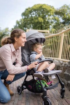 Hamilton By Yoop X1 Plus Buggy – Nieuw, Hoger, Uitgebreider 2023 Model – Premium Stroller Met One Hand Folding Technologie – Grijs – Lichte, Verstelbare En Wendbare Kinderwagen Met Vele Gemakken -Aanbiedingen BIBS Winkel 800x1200 467