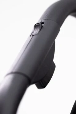 Hamilton By Yoop X1 Plus Buggy – Nieuw, Hoger, Uitgebreider 2023 Model – Premium Stroller Met One Hand Folding Technologie – Grijs – Lichte, Verstelbare En Wendbare Kinderwagen Met Vele Gemakken -Aanbiedingen BIBS Winkel 800x1200 468