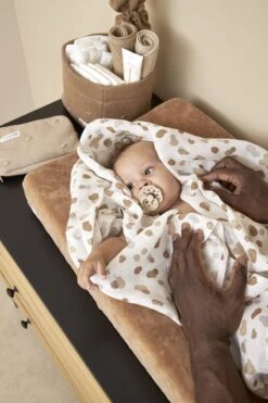 Meyco Stains Swaddle - 2-pack - Neutral - 120x120cm 8 Meyco Stains Swaddle - 2-pack - Neutral - 120x120cm -Aanbiedingen BIBS Winkel 800x1200 81