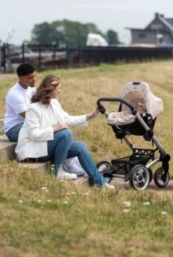 Dooky Seat Cover 0+ Autostoelhoes - Romantic Leaves Black -Aanbiedingen BIBS Winkel 805x1200 12