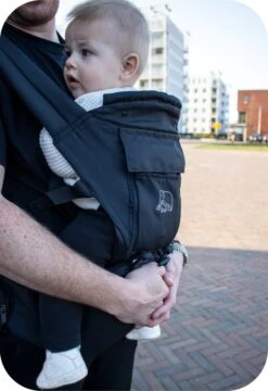 Deryan Pack Luxe Ergonomische Draagzak - Babydrager + Opbergvakjes - Zwart 33 Deryan Pack Luxe Ergonomische Draagzak - Babydrager + Opbergvakjes - Zwart -Aanbiedingen BIBS Winkel 824x1200 11