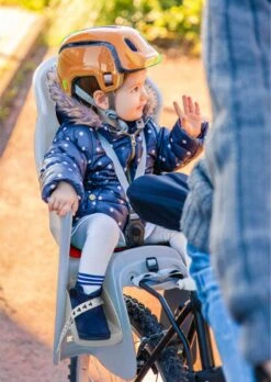 Brioso Fietsstoeltje Achter – Achterzitje Fiets – Kinderzitje Fiets - Zandgrijs/rood -Aanbiedingen BIBS Winkel 851x1200 16