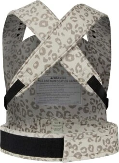 ROOKIE Baby Premium Draagzak- Design Buikdrager - Comfortabel En Ergonomisch - Pasgeboren Babydrager - Peuterdrager - Biologisch Katoen - Super Zacht - Unisex: Voor Mama En Papa (Leoprint Beige) -Aanbiedingen BIBS Winkel 881x1200 2