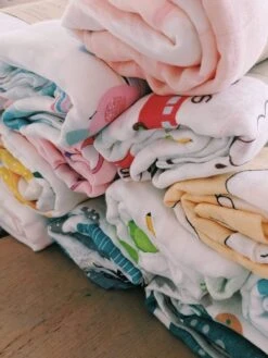 XL Eco Vriendelijk Bamboe - Hydrofiel Doek / Swaddle Blue Whale - 120 X 110 Cm - 70% Bamboe, 30% Biologisch Katoen - Inbakerdoek - Swaddle - Hydrofiele Doek - Inbakerdeken - Hydrofiele Luier - Multidoek - Ecobabyshop - Walvis - Mint Groen - Baby -Aanbiedingen BIBS Winkel 900x1200 13