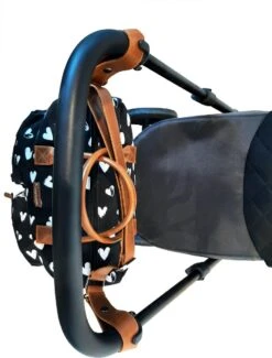 Kidzroom Black And White Luiertas - Zwart - Ophanglussen Kinderwagen - Verschoonmatje - Verstelbare Schouderband -Aanbiedingen BIBS Winkel 911x1200 9